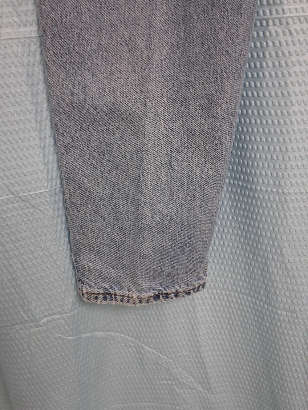 Vintage Orange Tab 550 Levi's Straight-Leg Jeans in Light Blue Denim